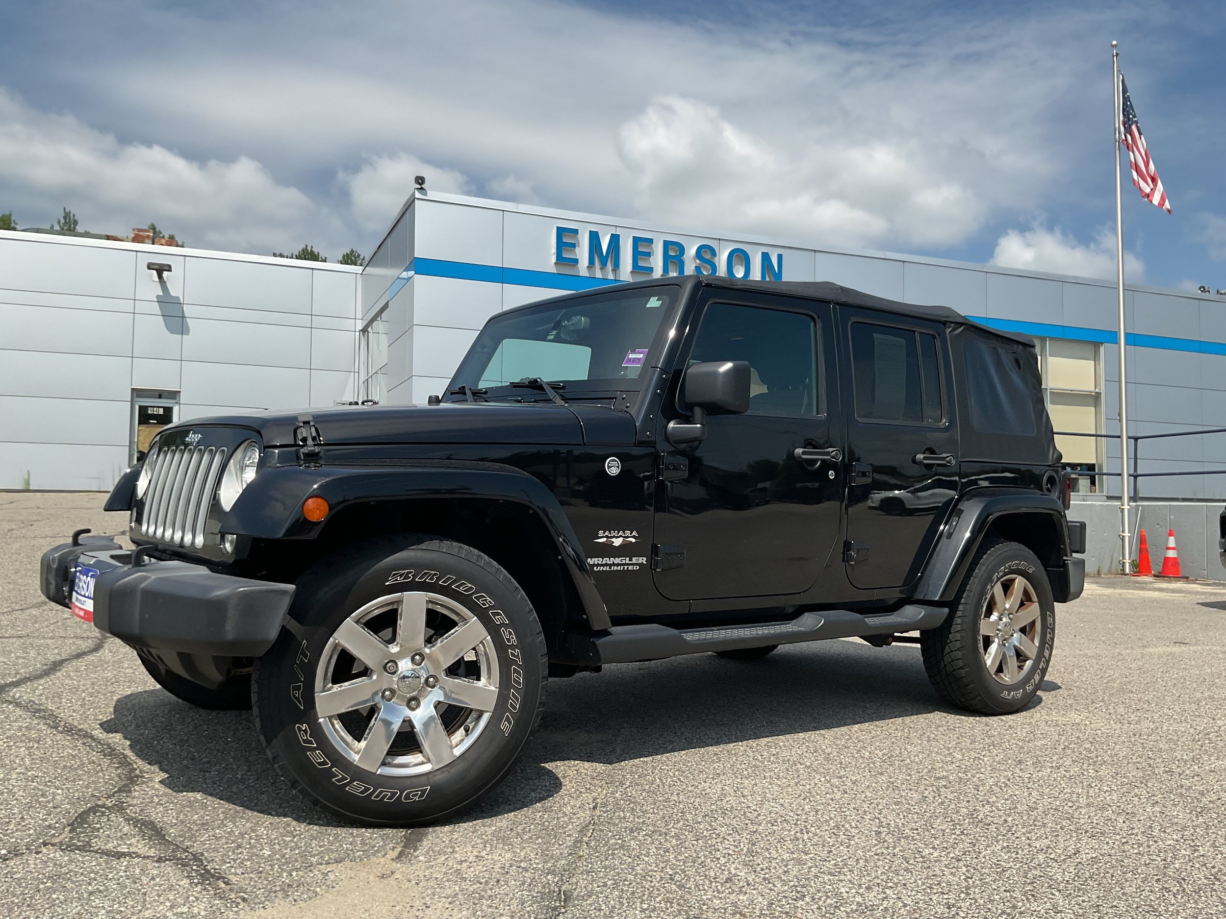 Used 2017 Jeep Wrangler Unlimited Sahara w/ Connectivity Group