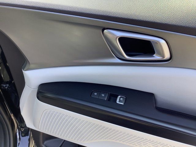 Used 2022 Kia Carnival LX image 39