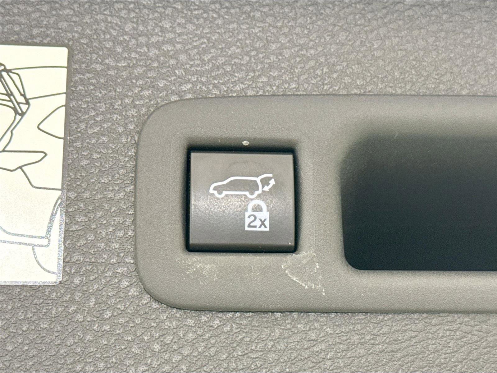 Certified 2023 Toyota Sienna XLE image 42