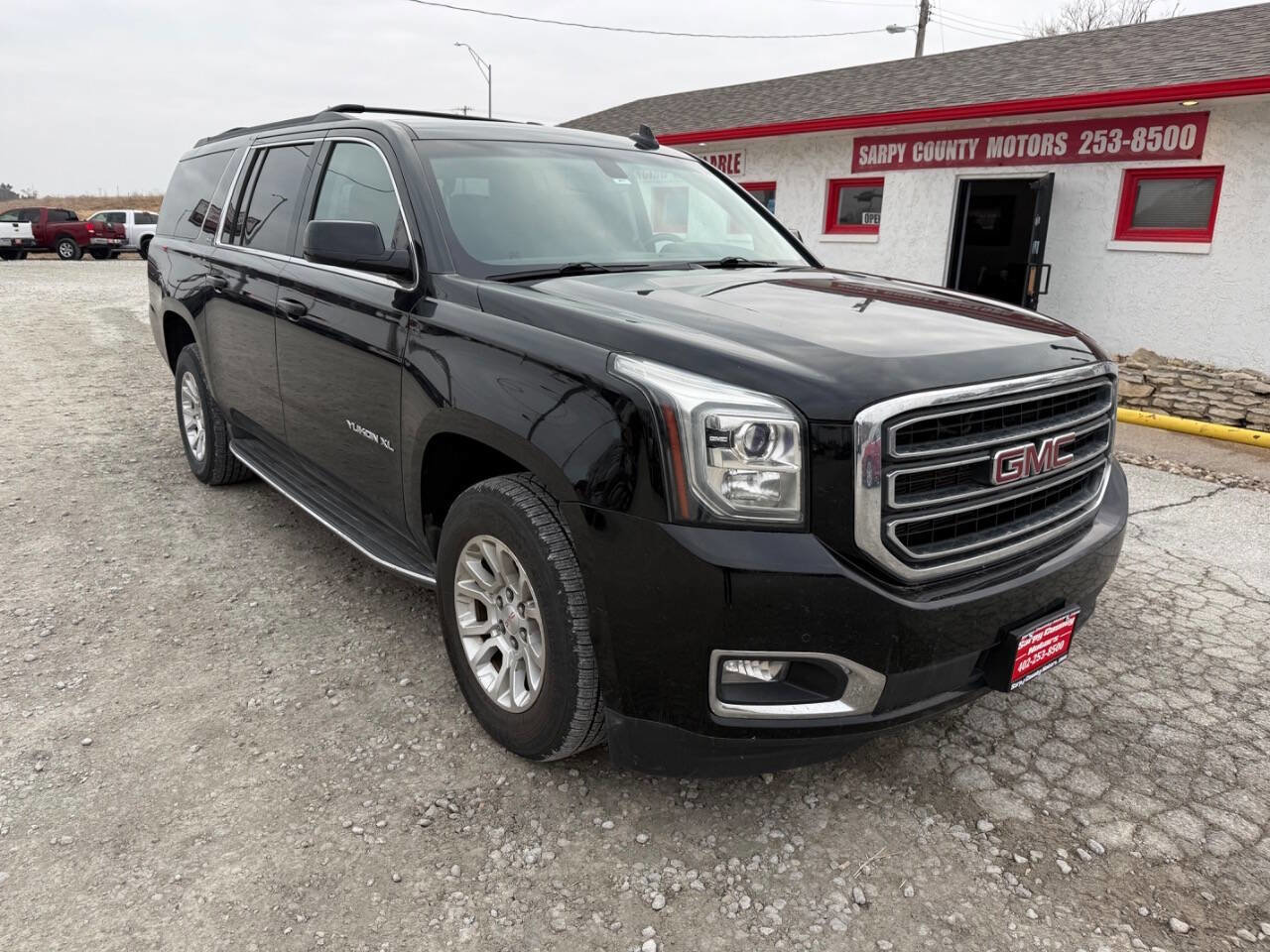 Used 2015 GMC Yukon XL SLE image 1