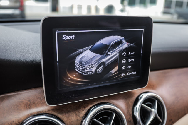 Used 2019 Mercedes-Benz GLA 250 4MATIC w/ Premium Package image 39