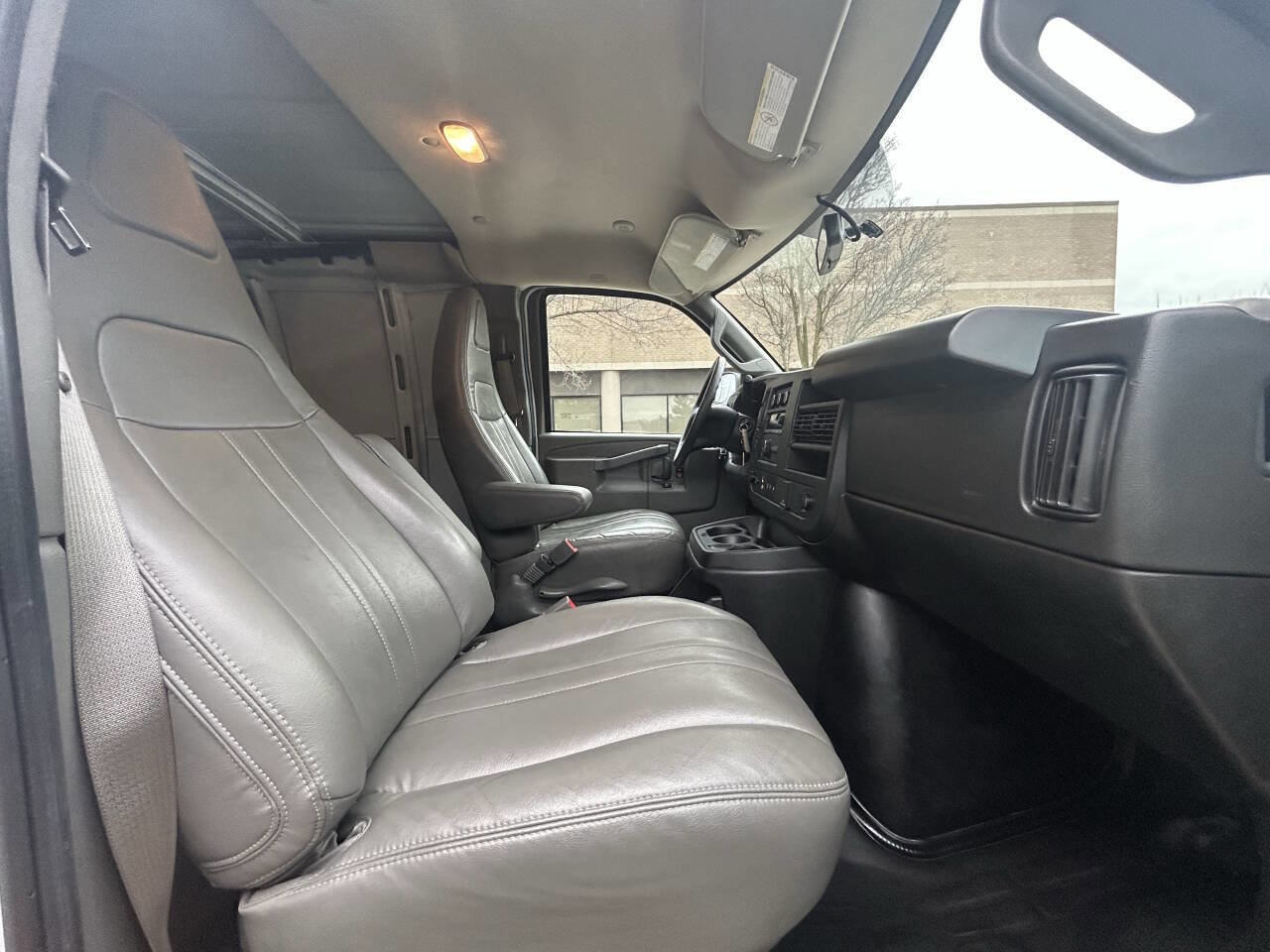 Used 2022 Chevrolet Express 2500 image 15