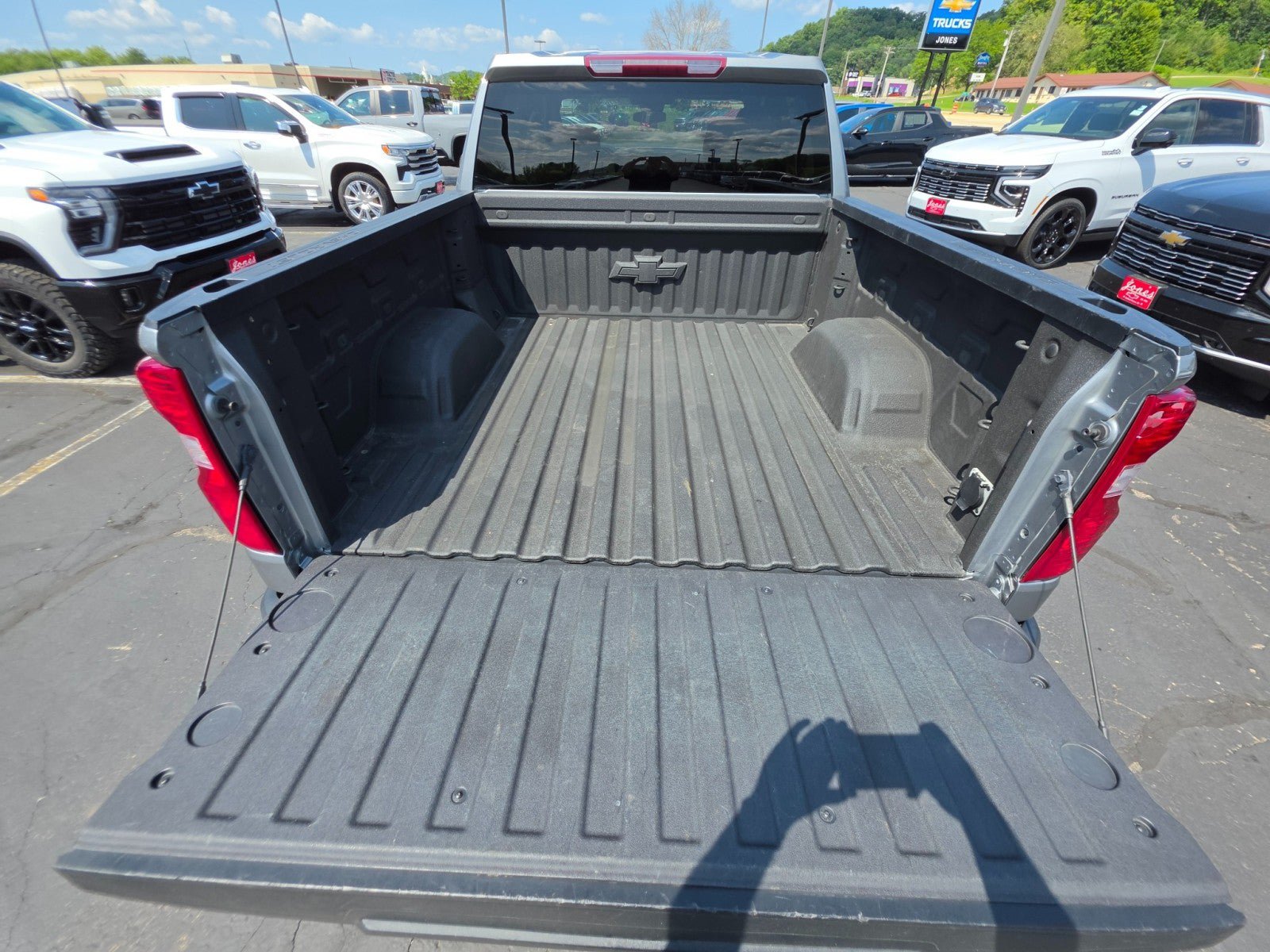 Used 2023 Chevrolet Silverado 1500 LT AWD/4WD image 20