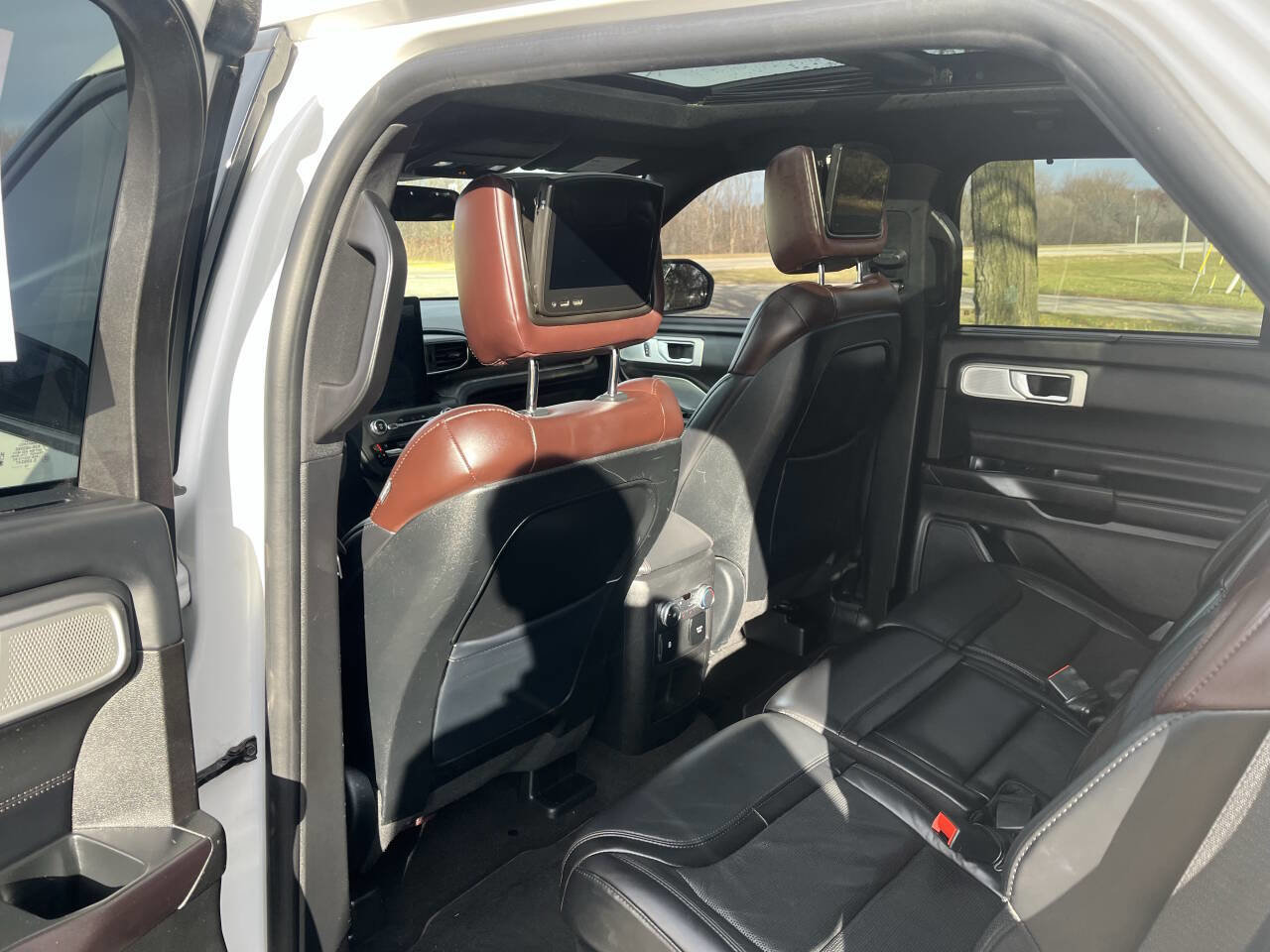 Used 2020 Ford Explorer Platinum image 27