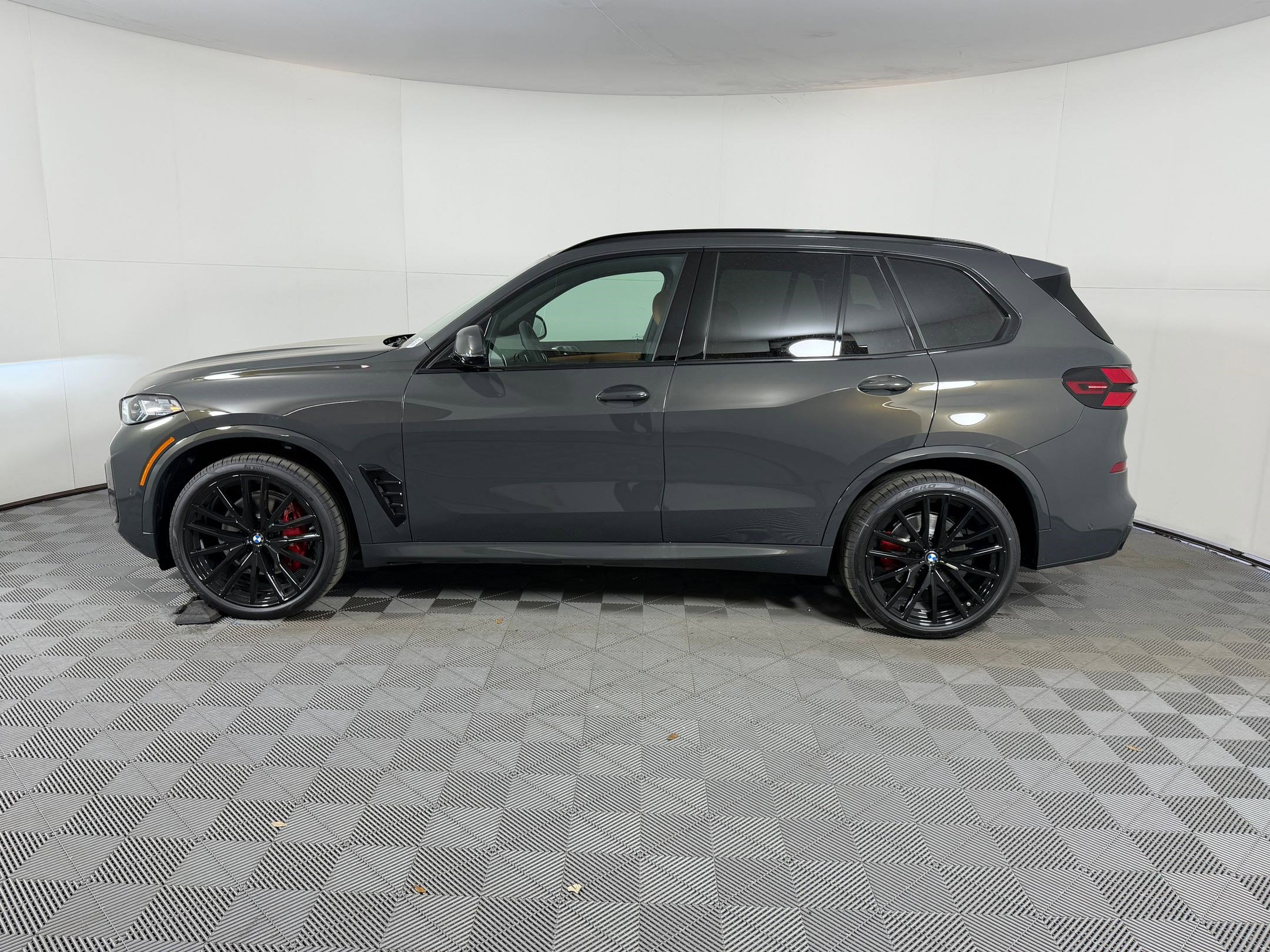 New 2026 BMW X5 sDrive40i w/ M Sport Package image 2