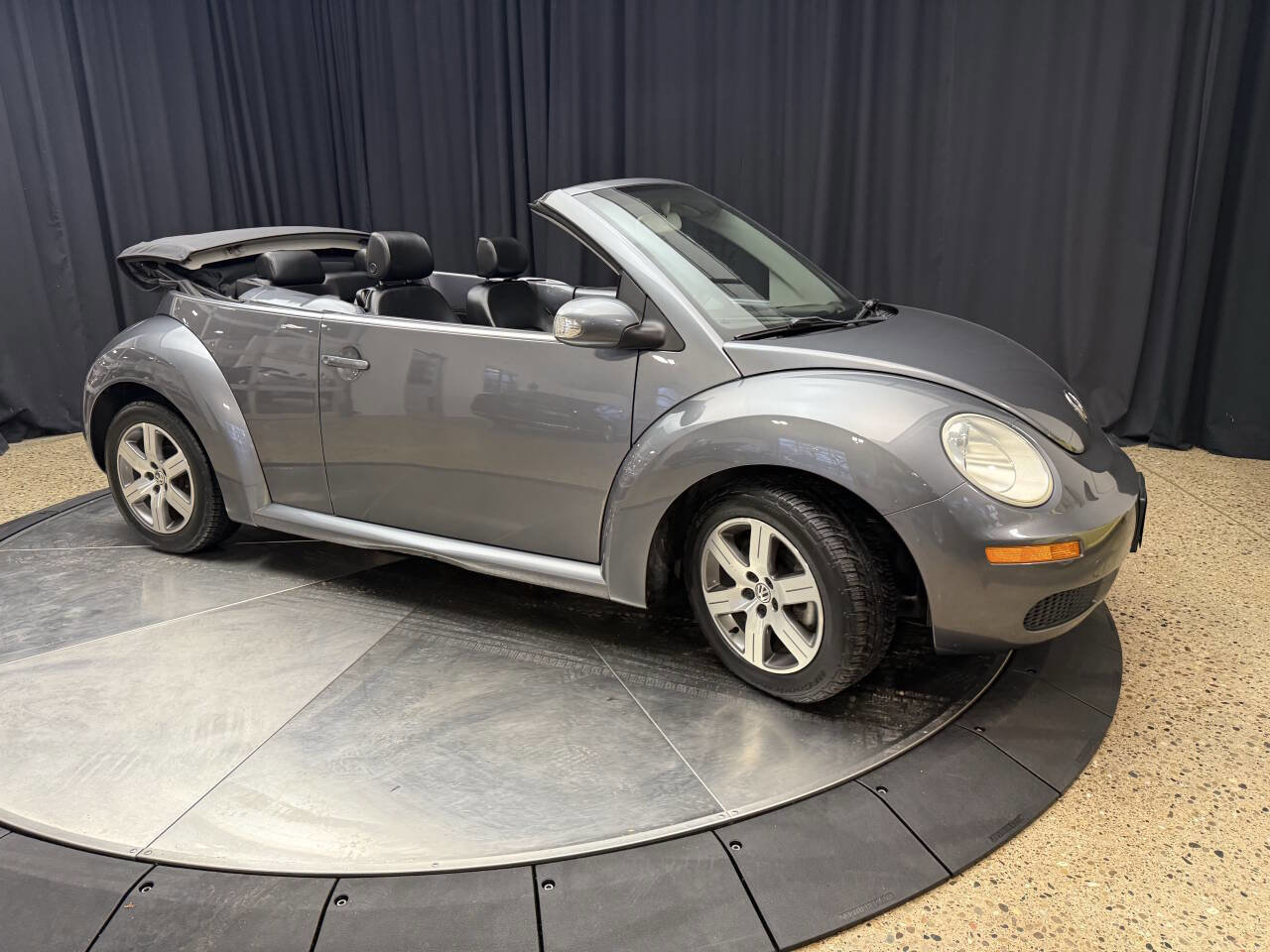 Used 2006 Volkswagen Beetle Convertible w/ Package 1 image 11