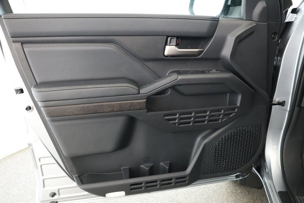 Used 2025 Toyota Tacoma Limited image 9