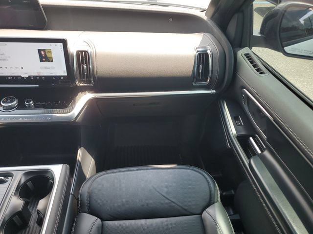 Used 2025 Ford Expedition Platinum w/ Stealth Appearance Package AWD/4WD image 21