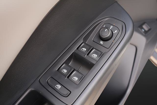 Certified 2023 Volkswagen Taos SE w/ Black Wheel Package FWD image 12