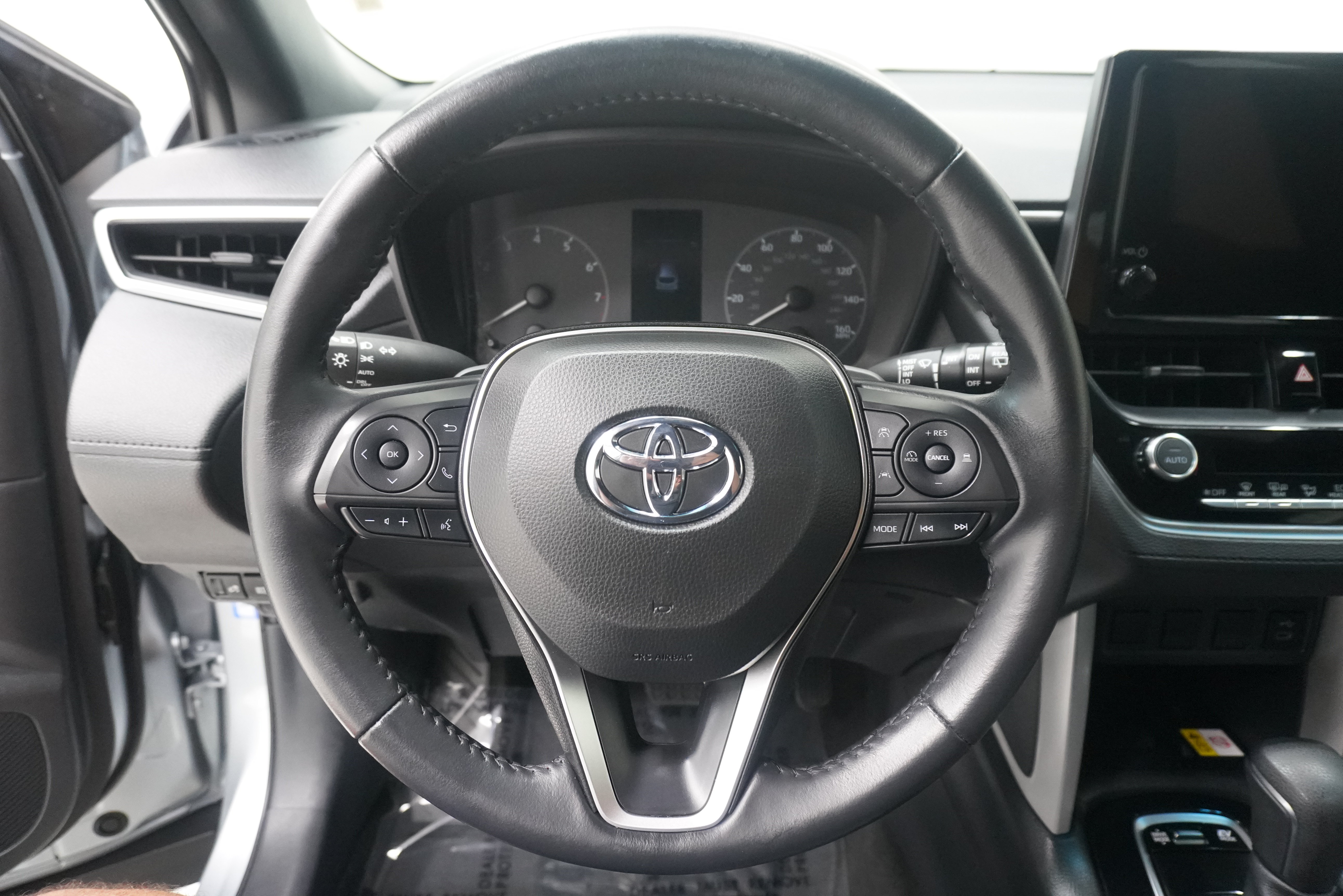 Used 2023 Toyota Corolla Cross AWD Hybrid w/ Moonroof Package image 16