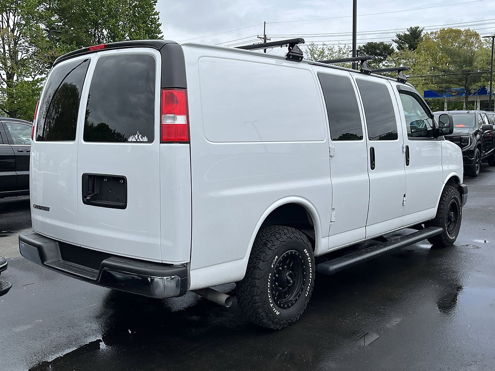 Used 2023 Chevrolet Express 2500 w/ Driver Convenience Package RWD image 3