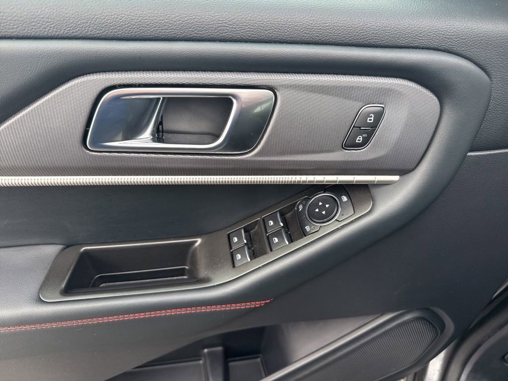 Used 2025 Ford Explorer ST-Line image 18