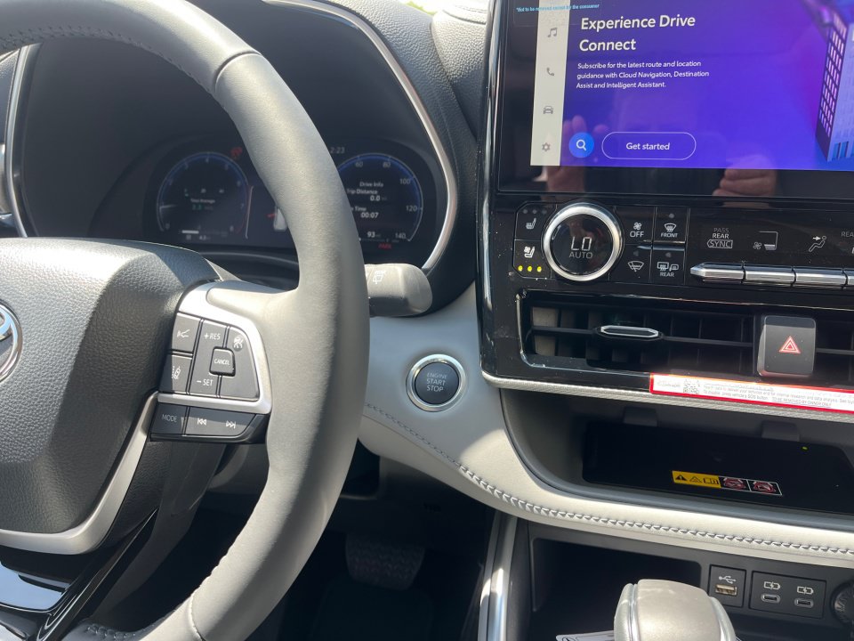 New 2026 Toyota Highlander Platinum AWD/4WD image 31