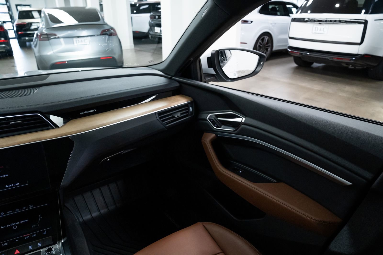 Used 2024 Audi Q8 e-tron Premium image 11