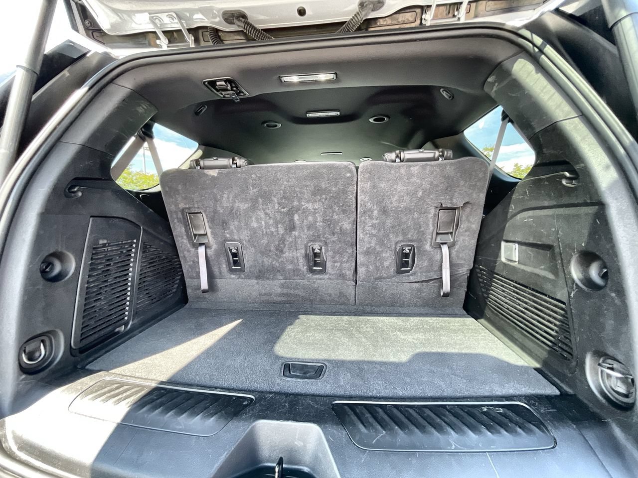 Used 2025 Chevrolet Tahoe LT RWD image 25