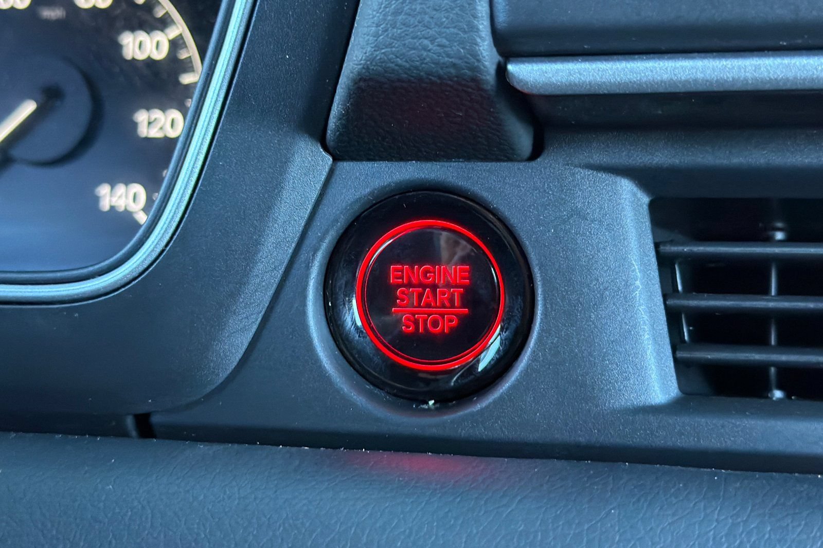 Used 2025 Honda Pilot Sport image 21