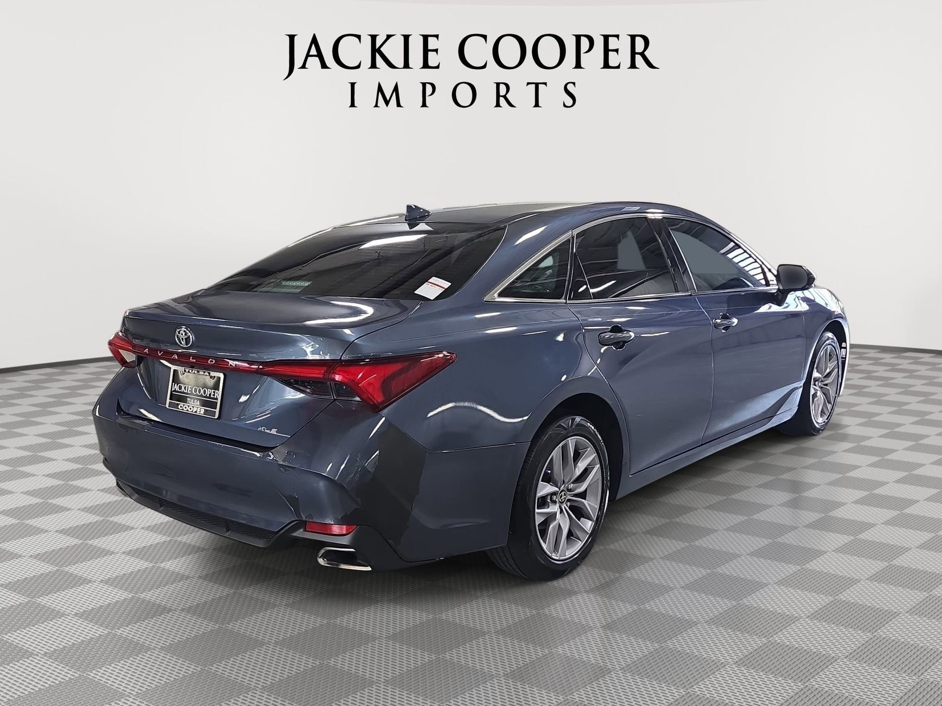 Used 2021 Toyota Avalon XLE FWD image 5