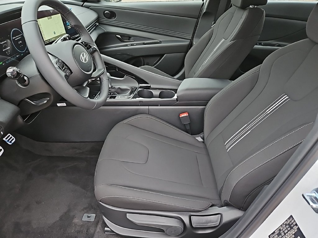Used 2025 Hyundai Elantra SEL FWD image 19