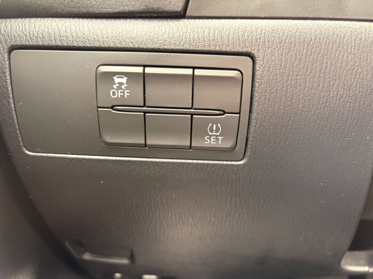 Used 2018 MAZDA MAZDA3 Touring FWD image 27