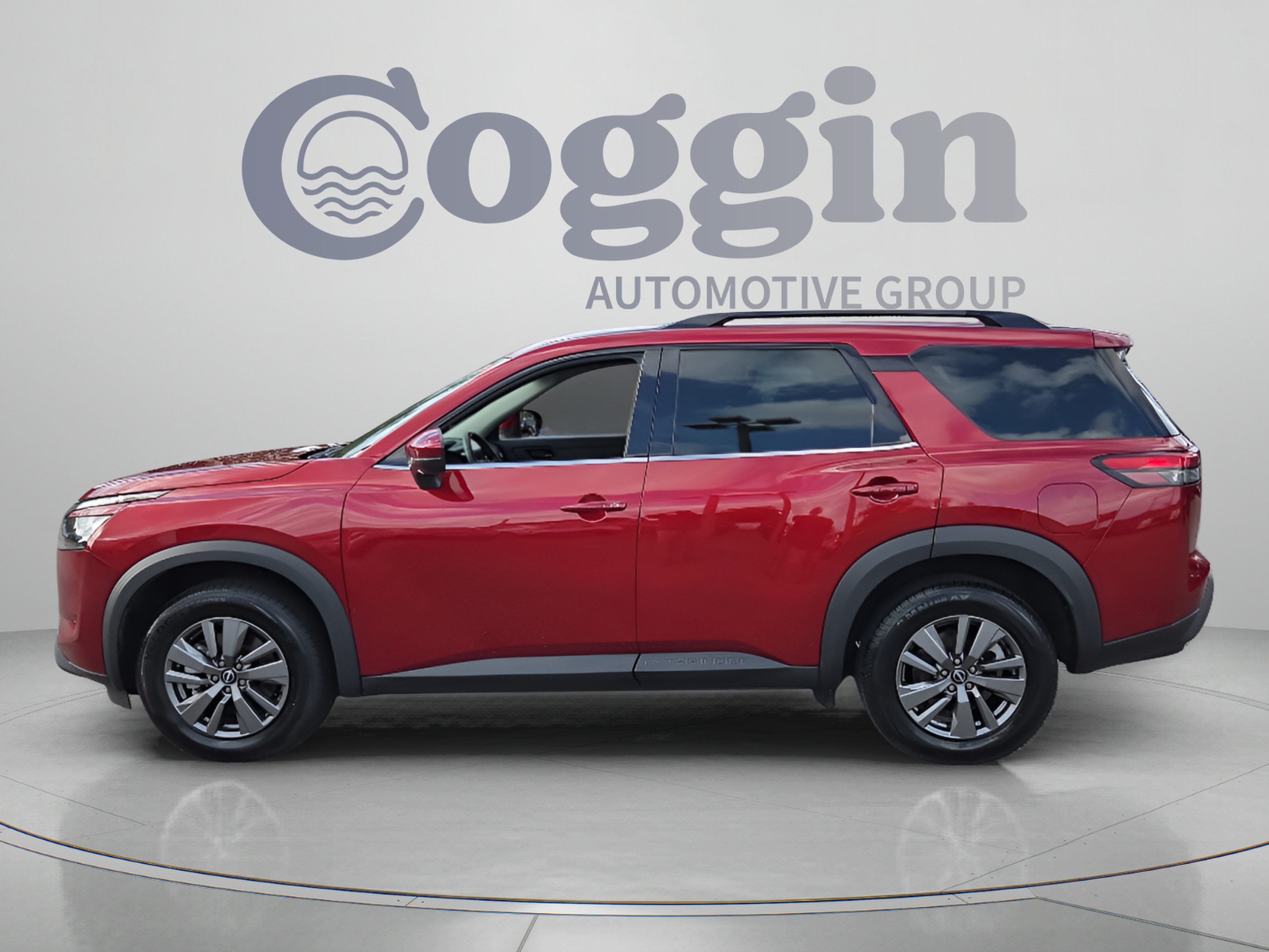 Used 2024 Nissan Pathfinder SV AWD/4WD image 2