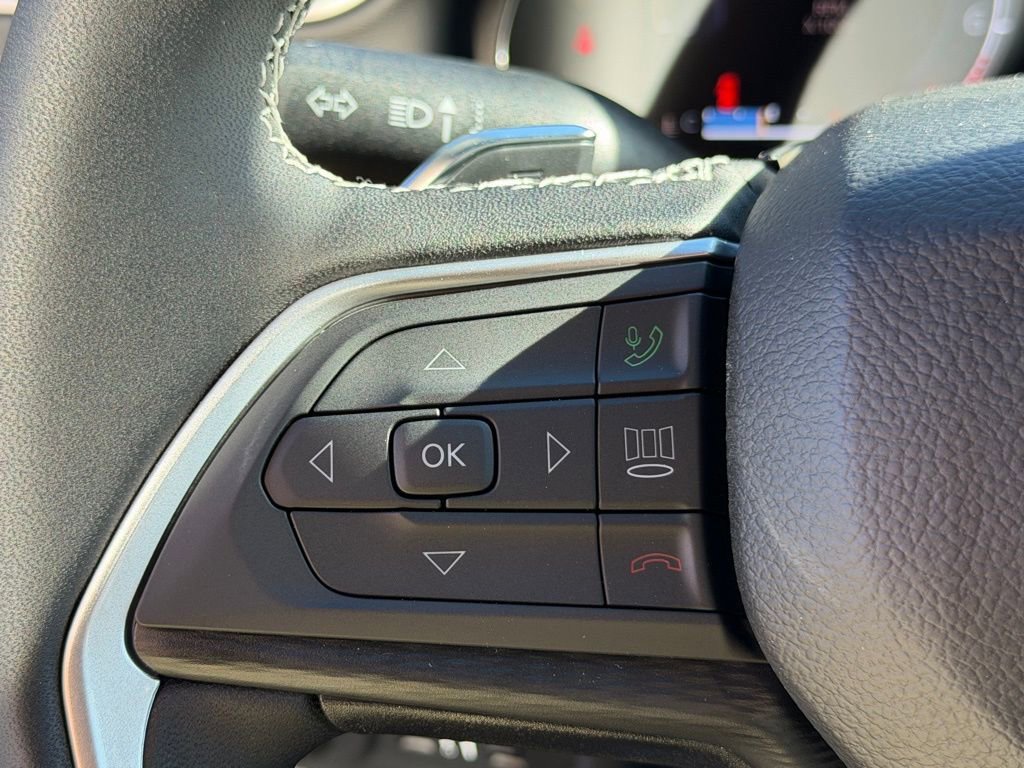 New 2025 Jeep Grand Cherokee L Laredo image 18