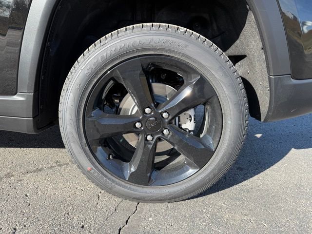 New 2025 Jeep Grand Cherokee Limited w/ Black Appearance Package RWD image 9