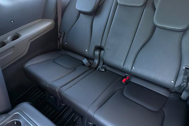 New 2026 Kia Carnival LXS FWD image 16