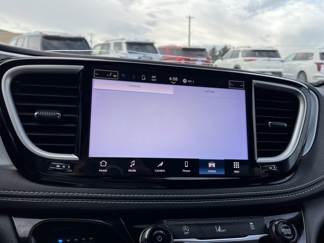 Used 2022 Chrysler Pacifica Touring image 45