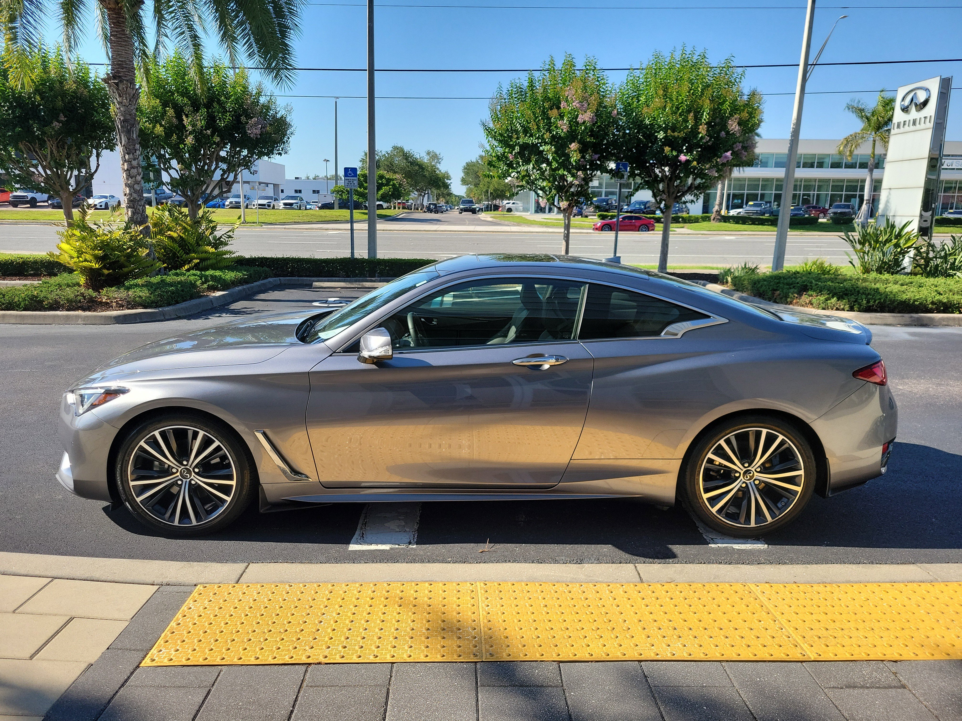 Used 2022 INFINITI Q60 3.0t Luxe w/ Cargo Package RWD image 7