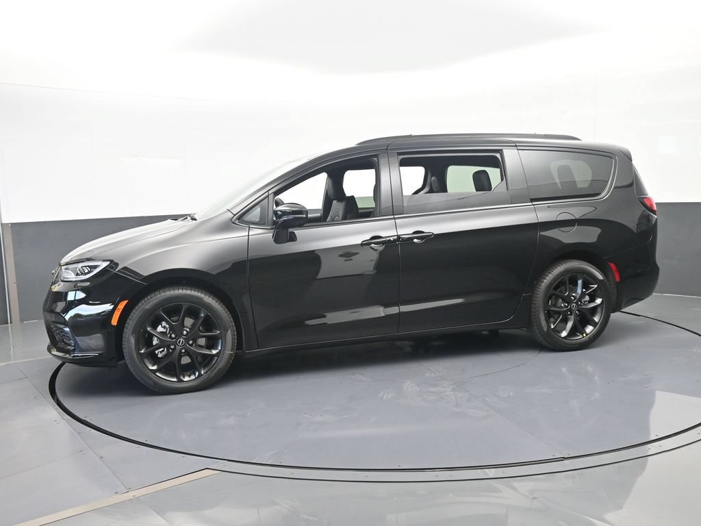 New 2026 Chrysler Pacifica Select w/ S Appearance Package FWD image 2