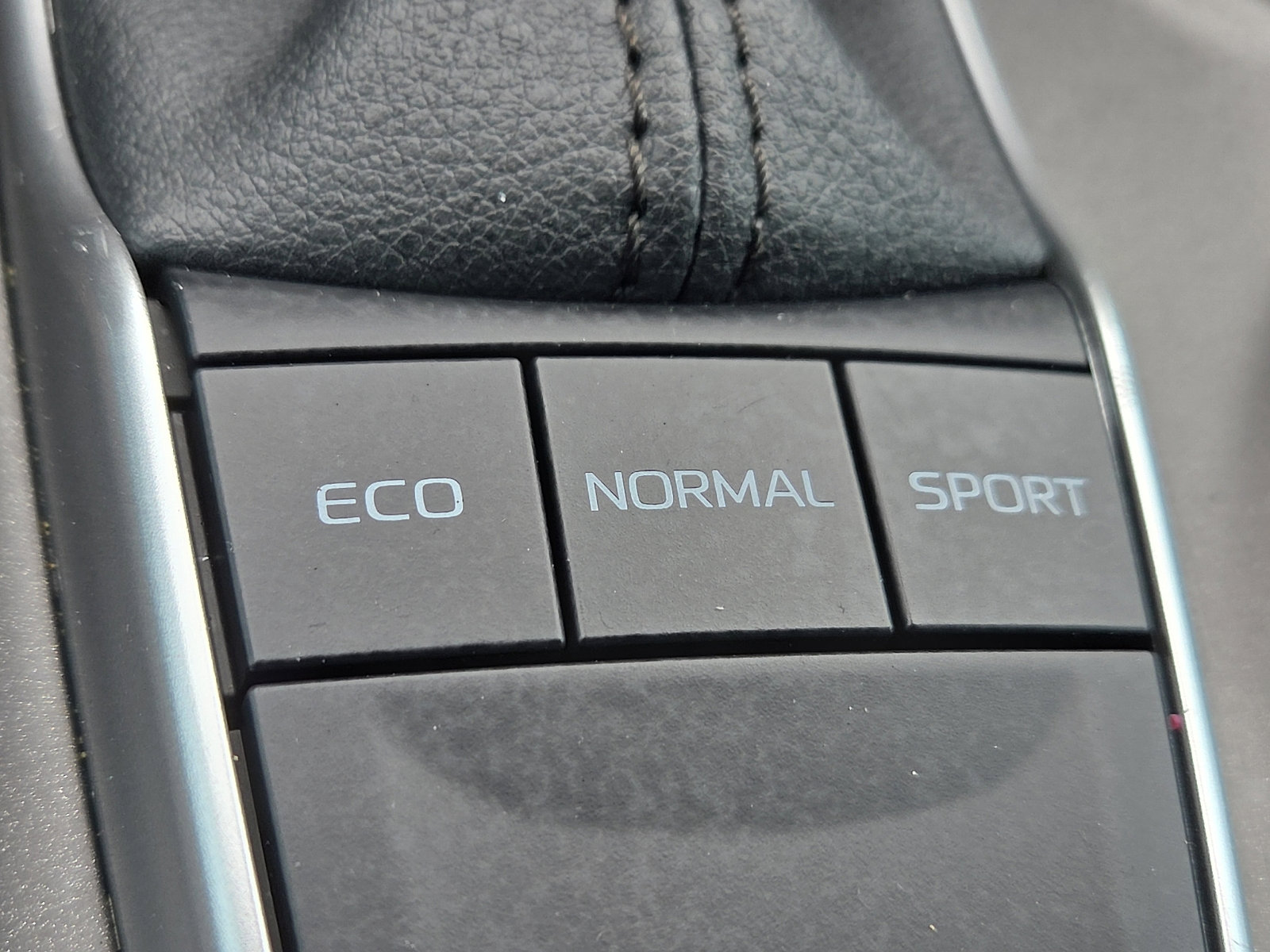 Used 2024 Toyota Camry LE w/ Convenience Package image 20