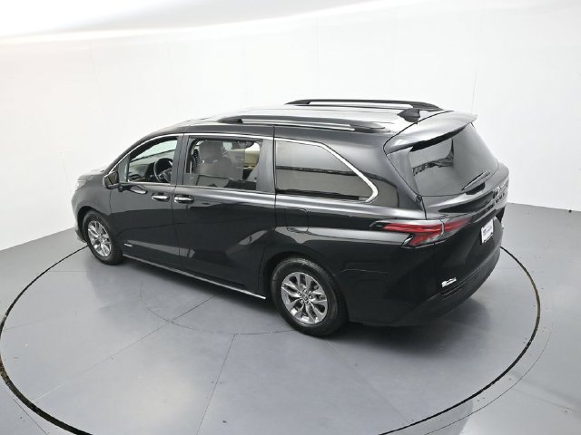 Used 2021 Toyota Sienna XLE FWD image 39