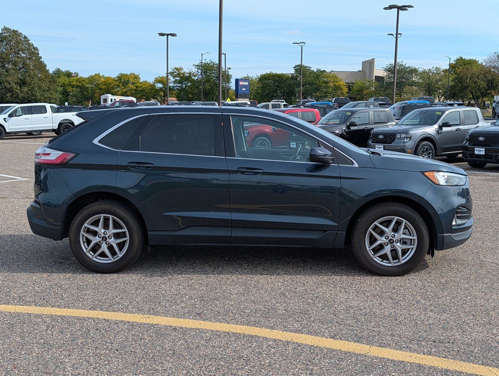 Used 2024 Ford Edge SEL w/ Convenience Package AWD/4WD image 6