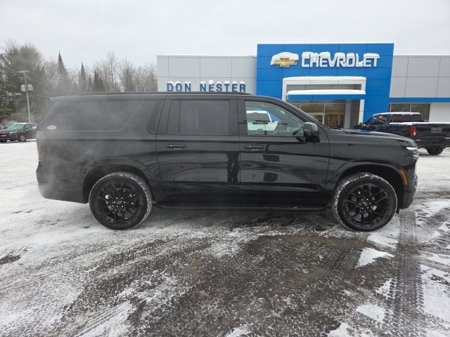 Used 2025 Chevrolet Suburban RST image 31