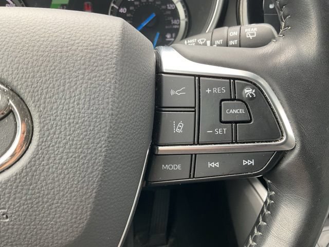 Used 2021 Toyota Highlander XLE AWD/4WD image 26