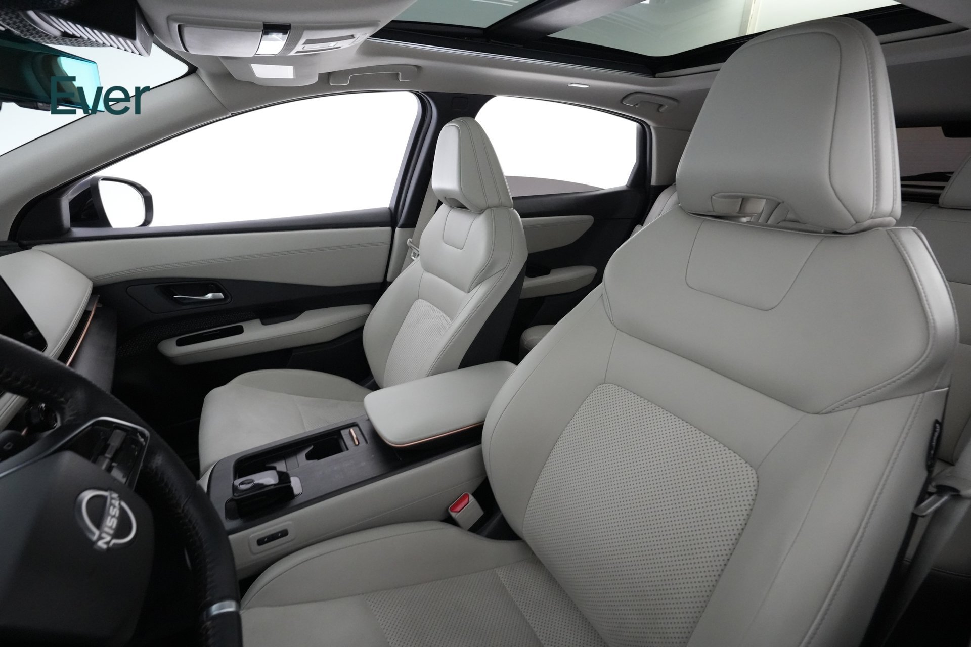 Used 2023 Nissan Ariya AWD image 4