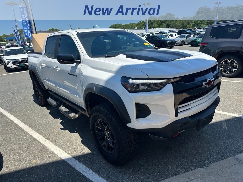 Certified 2025 Chevrolet Colorado ZR2 w/ Midnight Edition AWD/4WD video 2