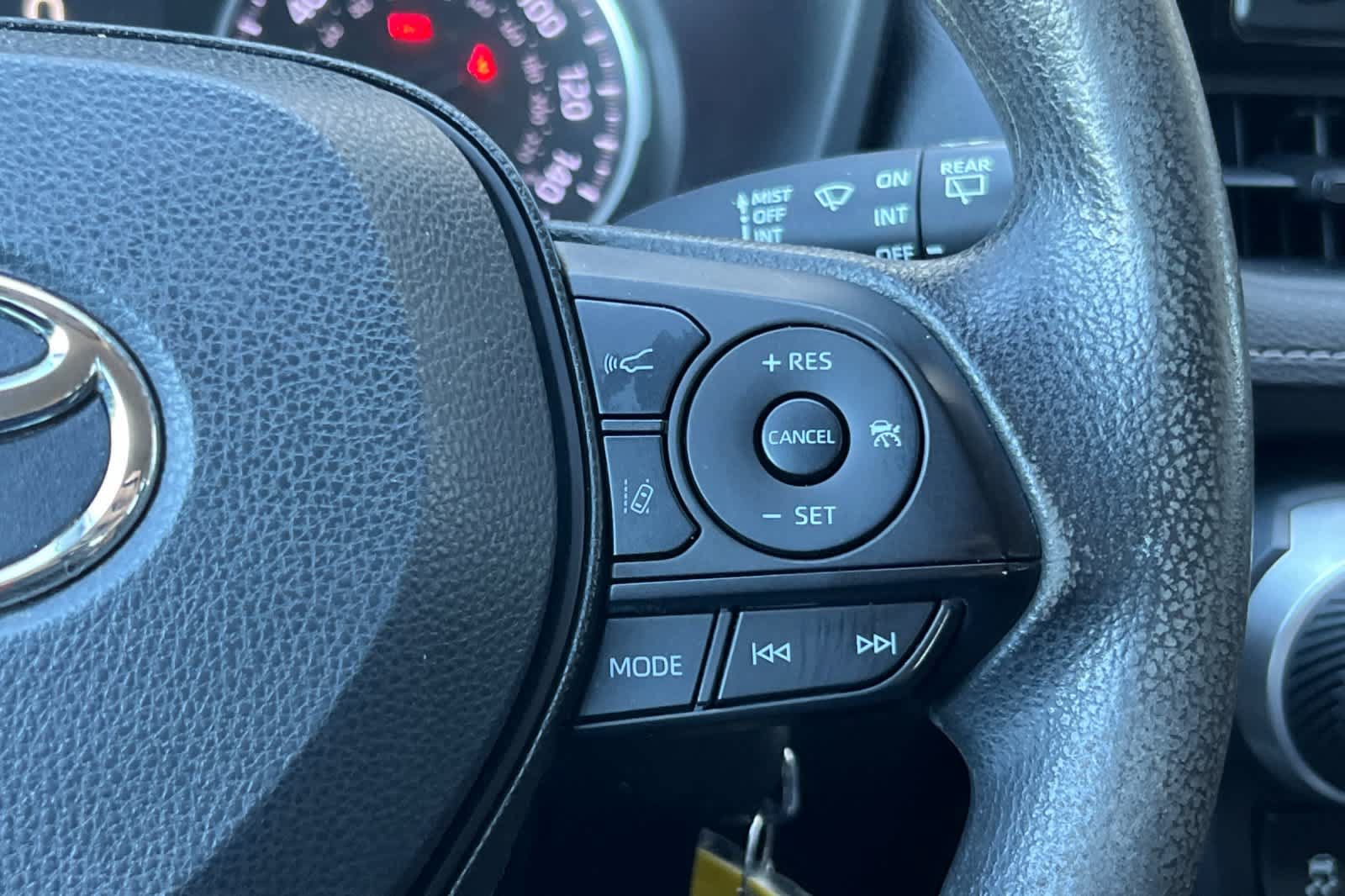 Used 2019 Toyota RAV4 LE FWD image 25