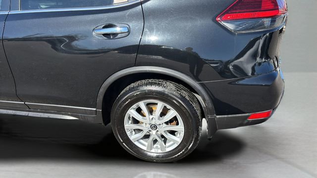 Used 2017 Nissan Rogue SV w/ Sun & Sound Touring Package image 34