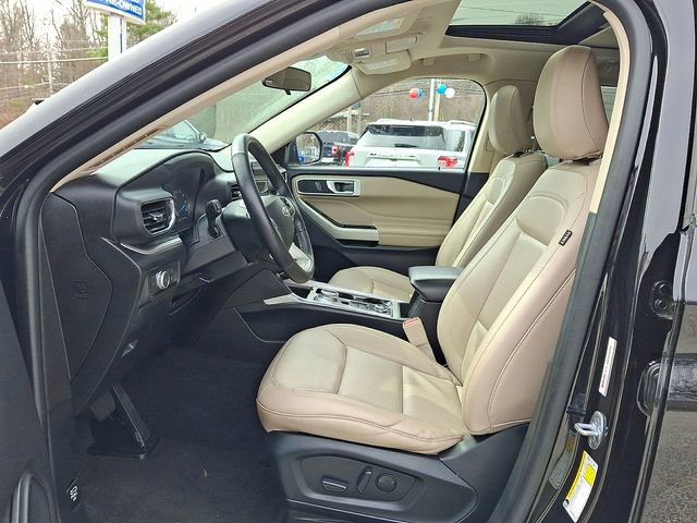Certified 2021 Ford Explorer XLT w/ Equipment Group 202A image 11