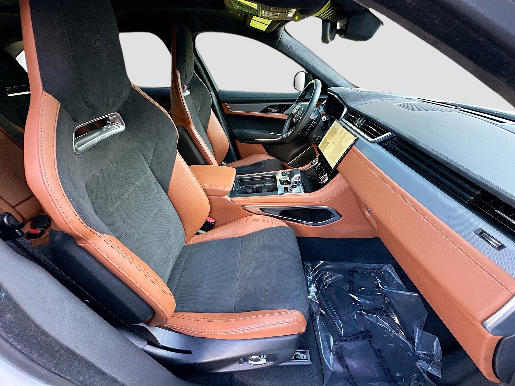 Used 2021 Jaguar F-PACE SVR image 34