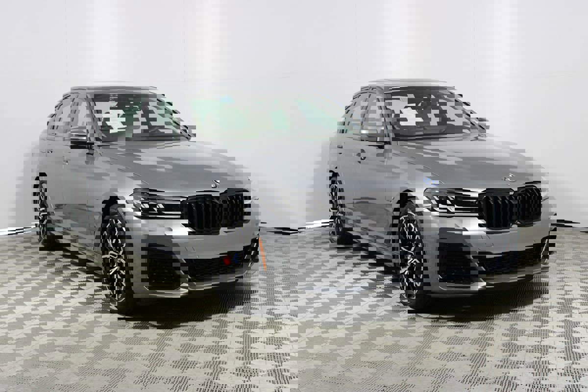 Used 2023 BMW 530e 530e w/ M Sport Package image 38