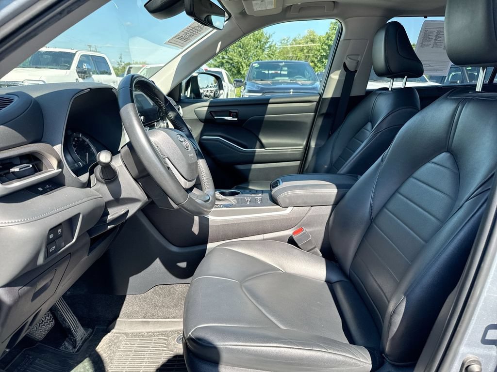 Used 2023 Toyota Highlander XLE AWD/4WD image 20