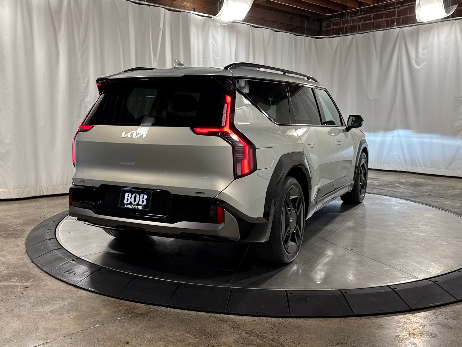 Certified 2024 Kia EV9 GT-Line AWD/4WD image 8