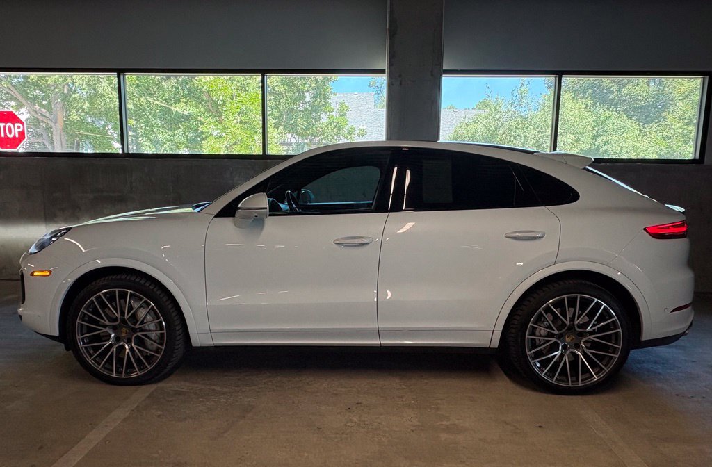 Used 2022 Porsche Cayenne Turbo AWD/4WD image 2