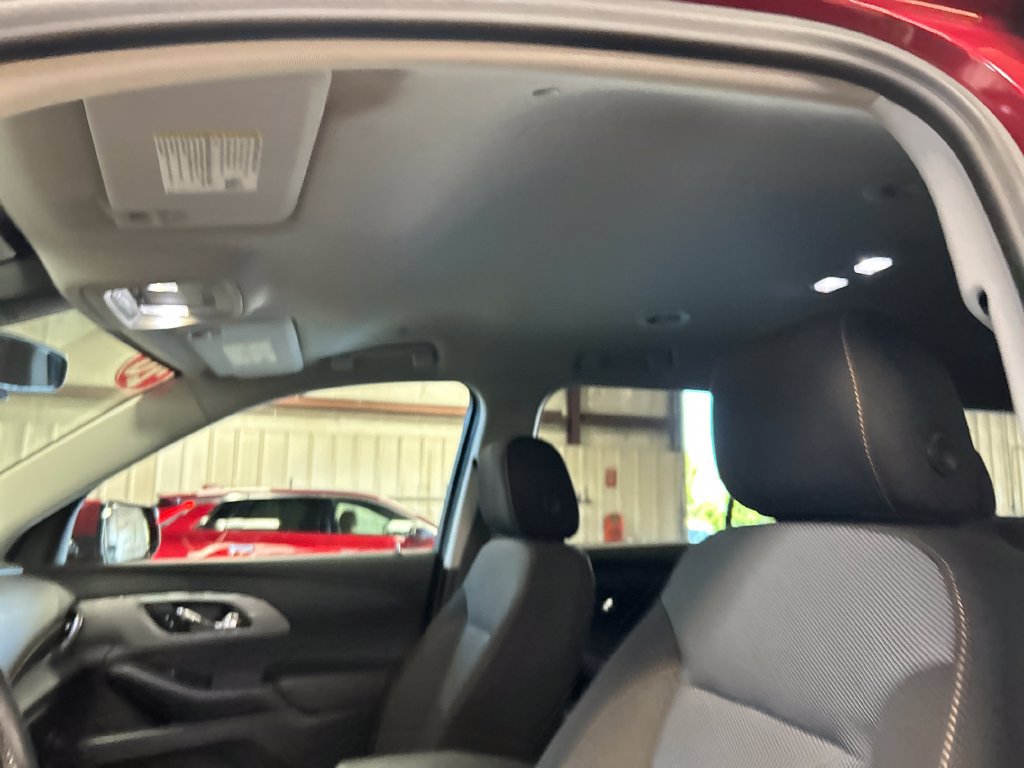 Used 2020 Chevrolet Traverse LT w/ Driver Confidence II Package AWD/4WD image 13
