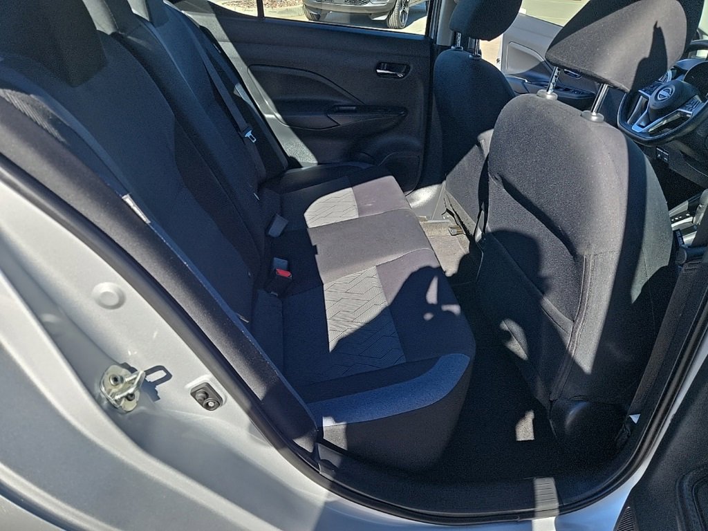 Used 2023 Nissan Versa SV image 31
