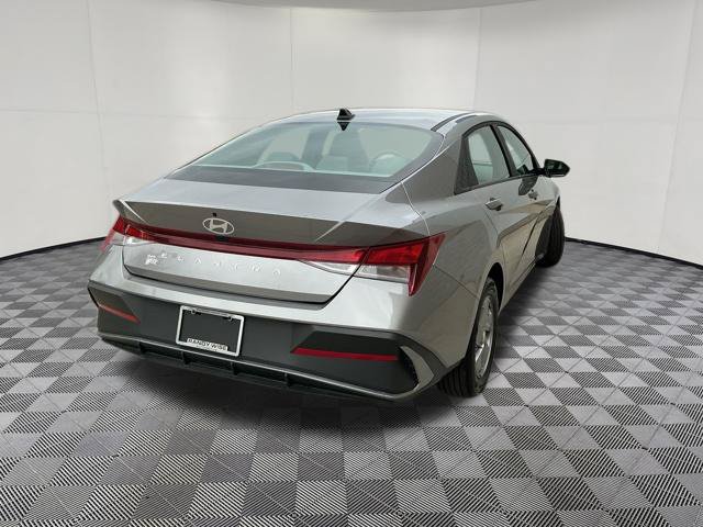 Certified 2024 Hyundai Elantra SE FWD image 12