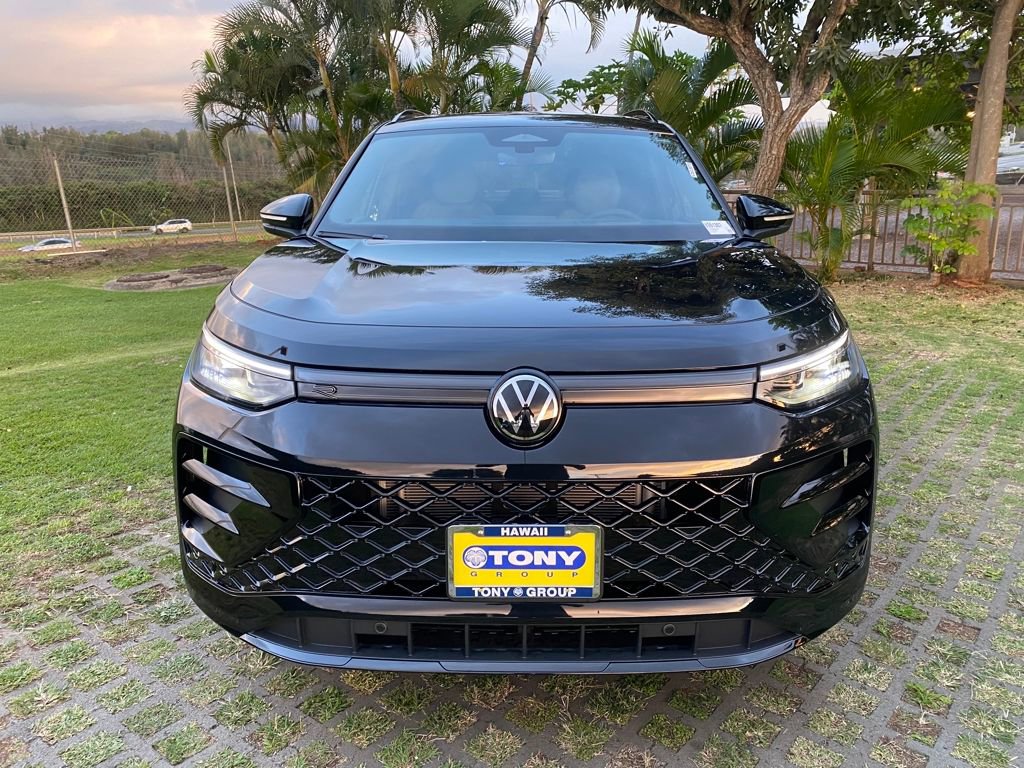 New 2026 Volkswagen Tiguan SE R-Line FWD image 2