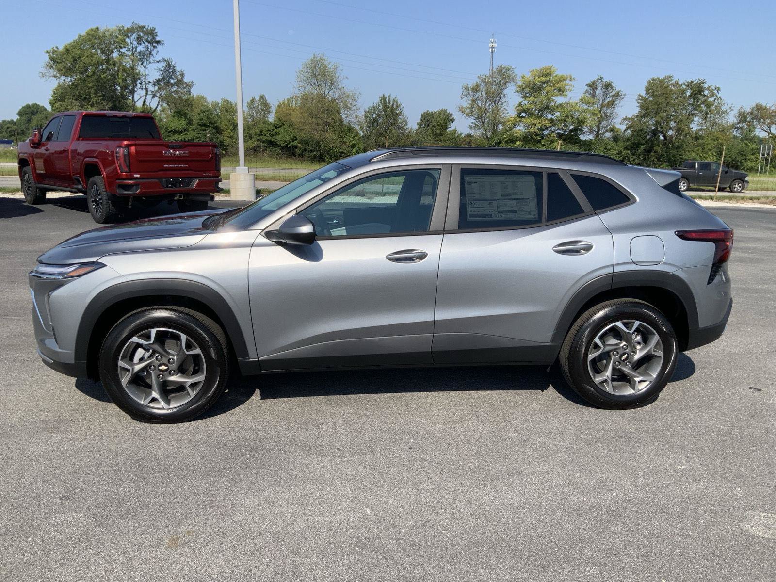 New 2026 Chevrolet Trax LT w/ Driver Confidence Package FWD image 8